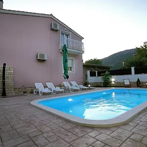Tago With Heated New Pool Willa