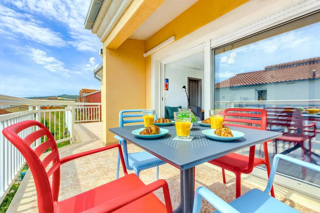 Uma - Design Apartment With Big Terrace Kaštela