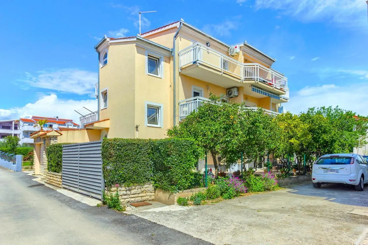 Uma - Design Apartment With Big Terrace  Kaštela